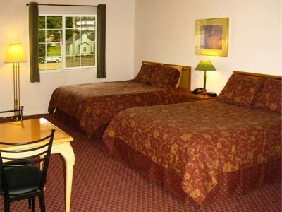 Pacific City inn 2 queen Kitchenette Overall